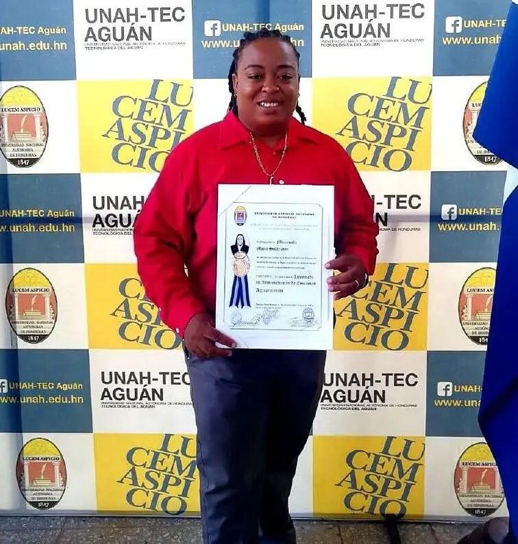  Marianela Mejía Solórzano es una defensora garífuna de Honduras que acaba de graduarse en Administración de Empresas Agropecuarias. Foto Cortesía 